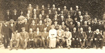 royal-arsenal-workers-1910-350