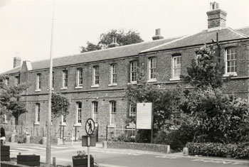 farnborough-hospital-01908-350