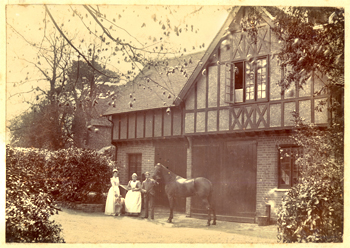 forest-lodge-stables-01894-350