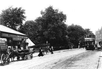 streatham-hill-station-00006-350